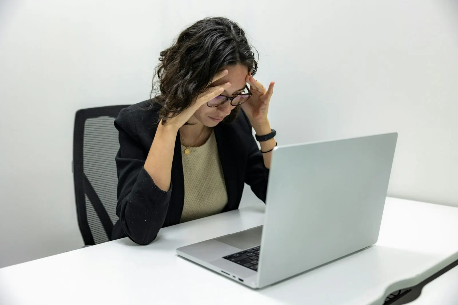 A founder at her laptop, head in her hands